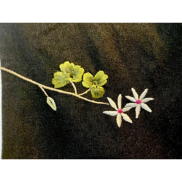 Vintage Women's 12 Embroidered Black Linen Like Top Button Back Floral Unique - Picture 6 of 7